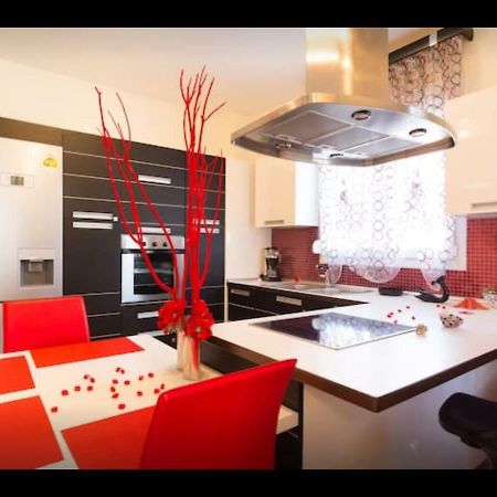 Artisti Elena Apartment Paralía Екстериор снимка