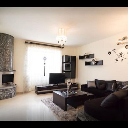 Artisti Elena Apartment Paralía Екстериор снимка