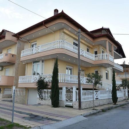 Artisti Elena Apartment Paralía Екстериор снимка