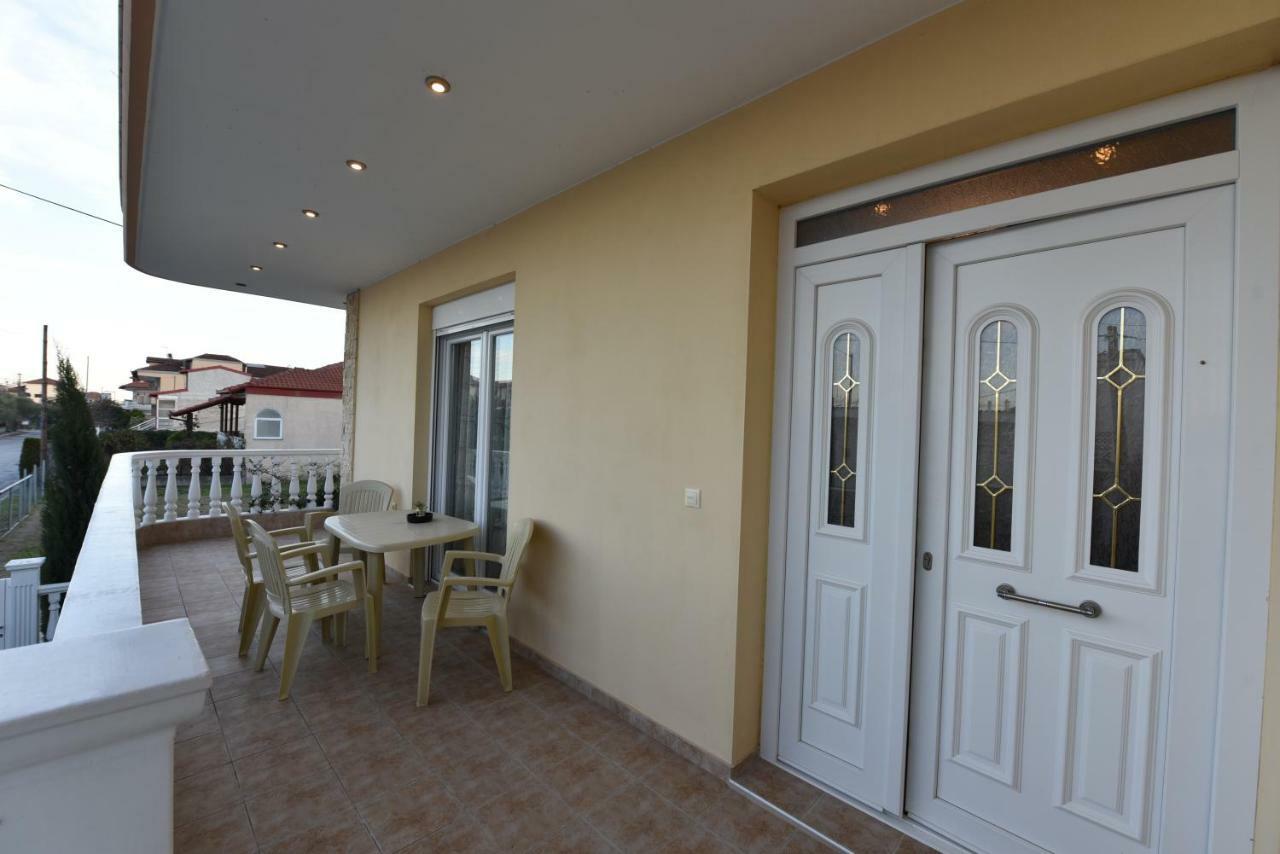 Artisti Elena Apartment Paralía Екстериор снимка