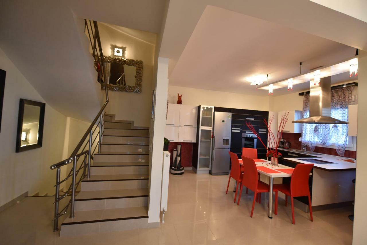Artisti Elena Apartment Paralía Екстериор снимка