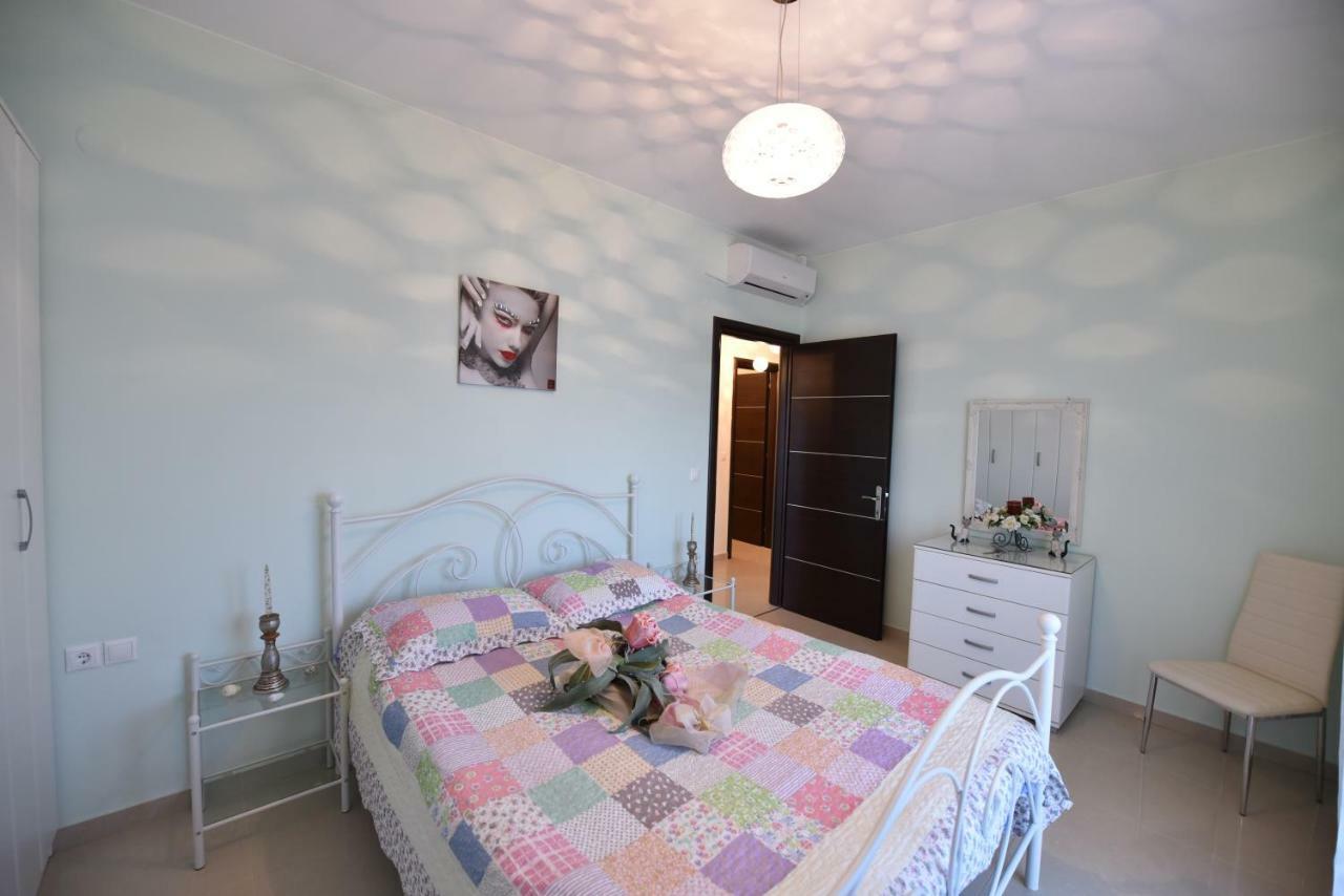 Artisti Elena Apartment Paralía Екстериор снимка