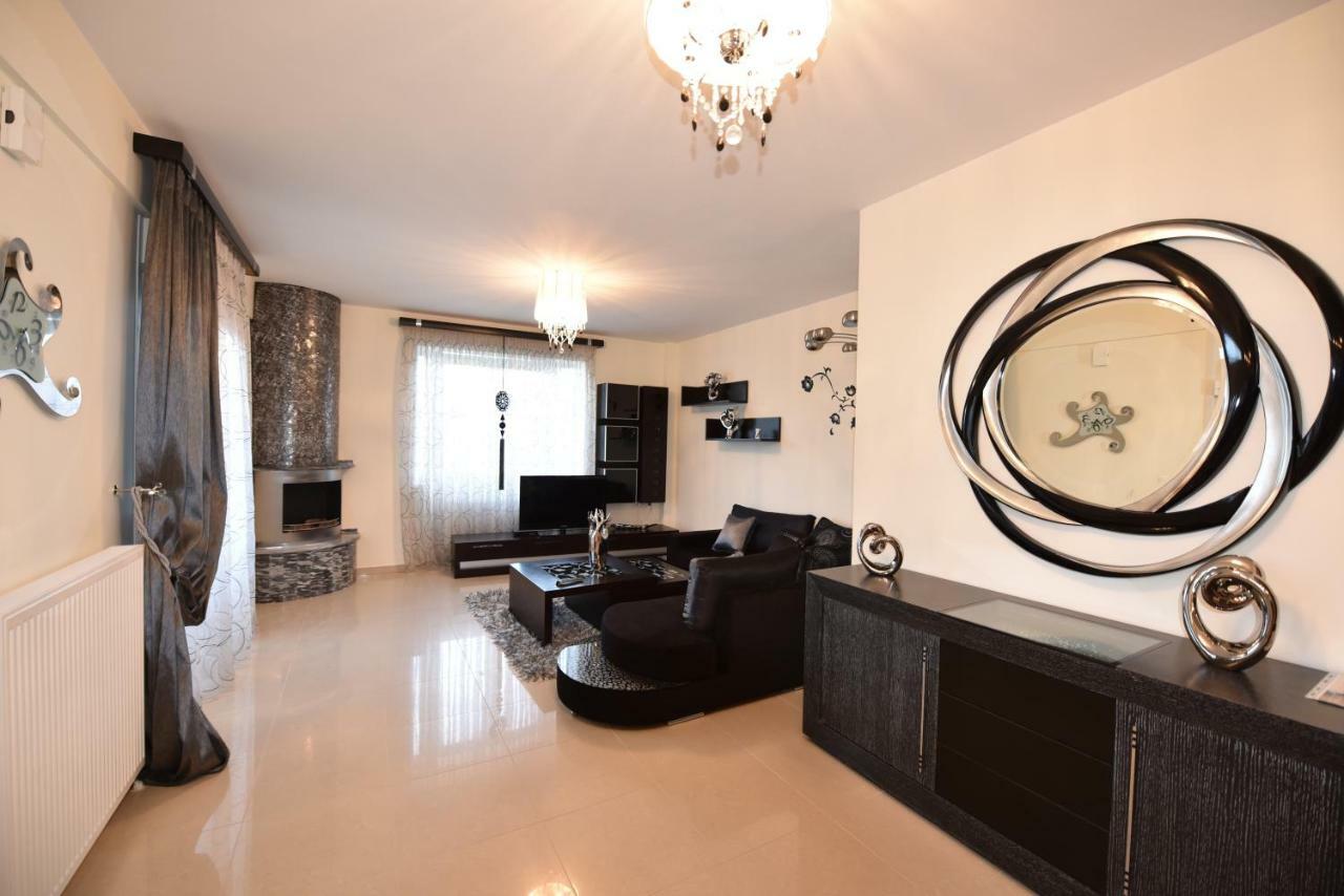 Artisti Elena Apartment Paralía Екстериор снимка