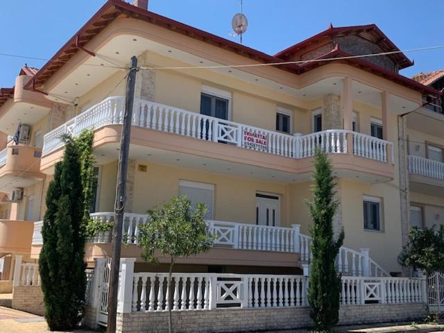 Artisti Elena Apartment Paralía Екстериор снимка